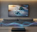 Une personne se relaxant sur un canapé et regardant une télévision avec une image de haute qualité, symbolisant une expérience ZEN IPTV optimisée.
